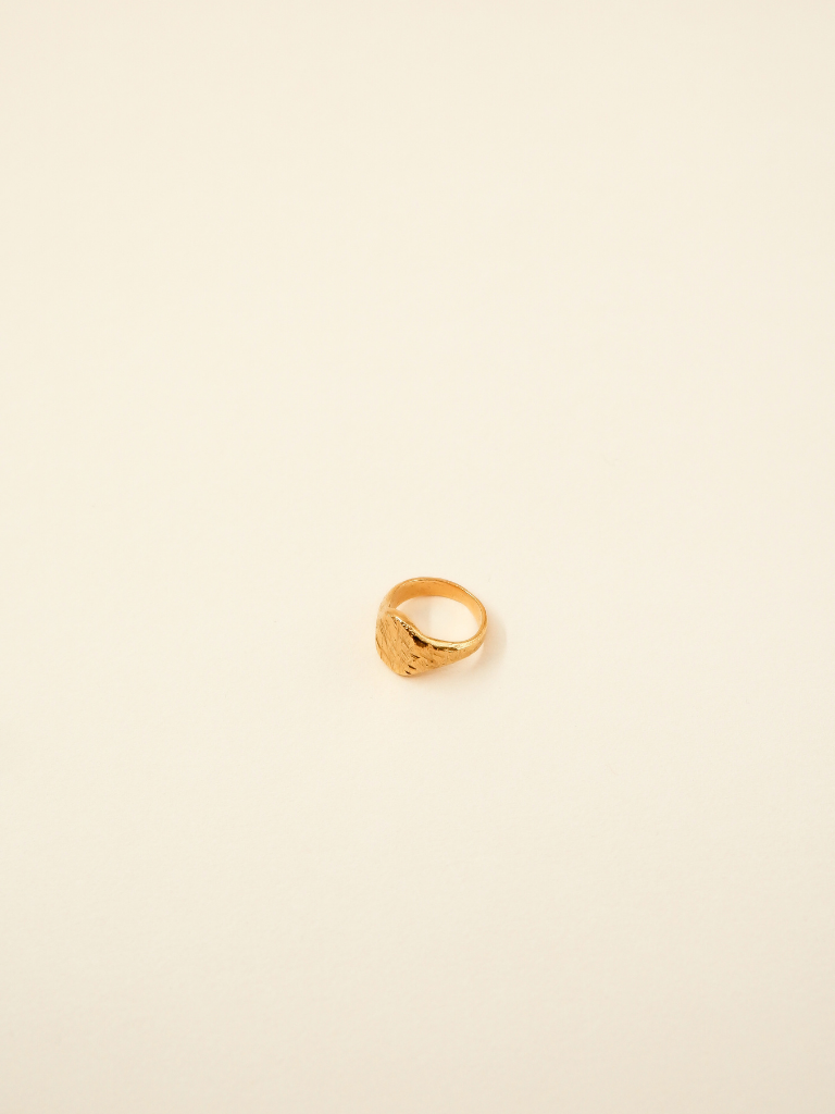 Küçük Parmak Yüzüğü