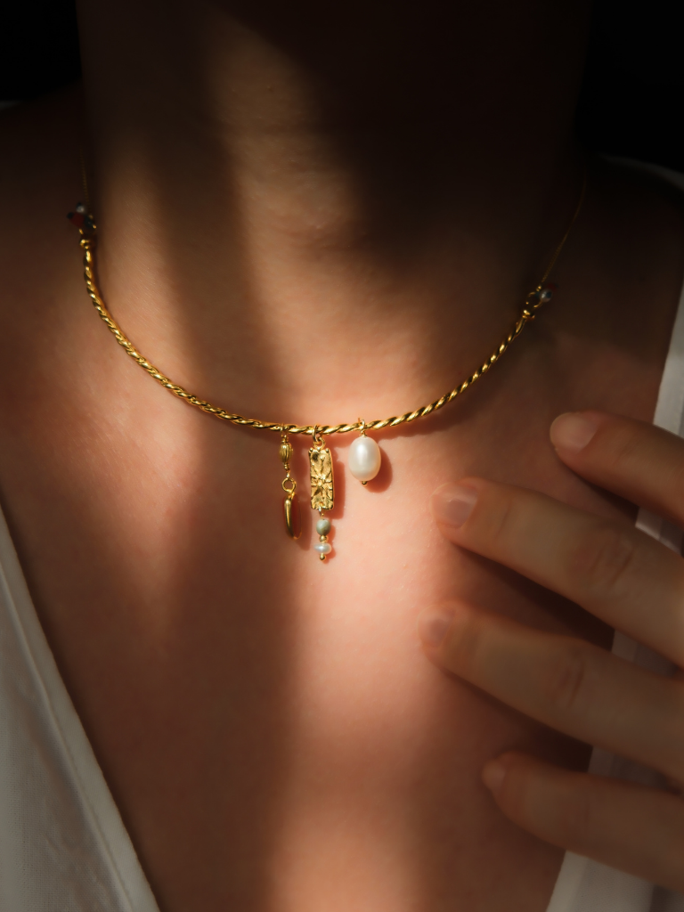 Solaria Burgu Choker